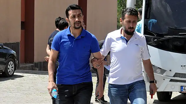 Muş'ta 33 Polisten 25 i Adliyeye Sevk Edildi