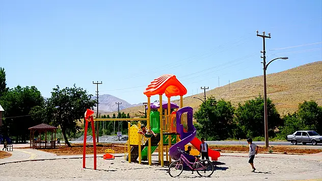 Büyükşehir Belediyesinden Erkenek Mahallesine Park