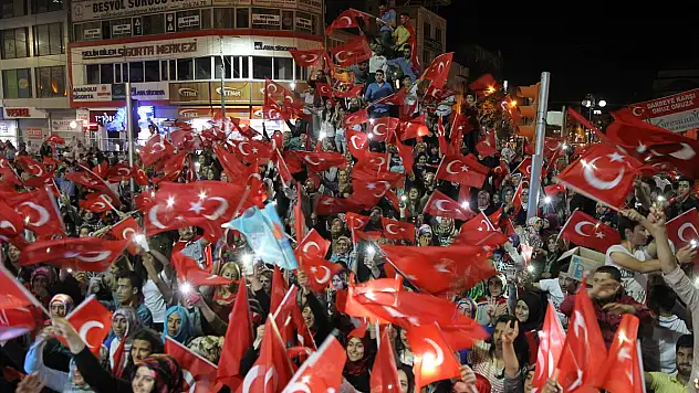 Van Ve Muş'ta Milli İrade Nöbeti Sürüyor