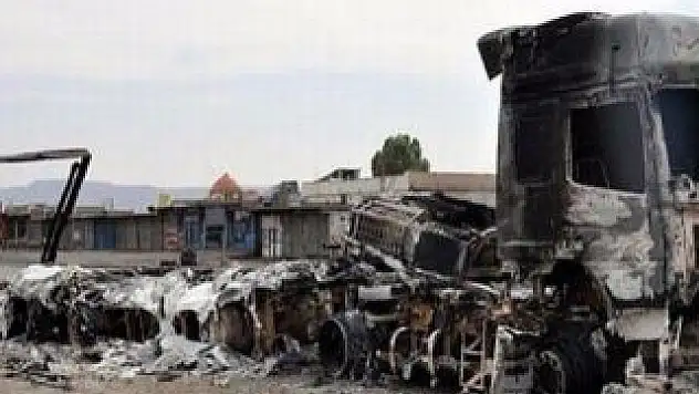 Bingöl'de Teröristler 5 Araç Yaktı