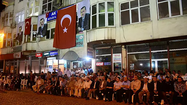 3 il de Fetö'nün Darbe Girişimine Tepkiler Sürüyor