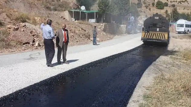Tunceli'de Köy Yollarında Asfaltlama Çalışması