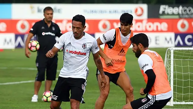 Adriano İlk Antrenmanında Çok Eğlenceli