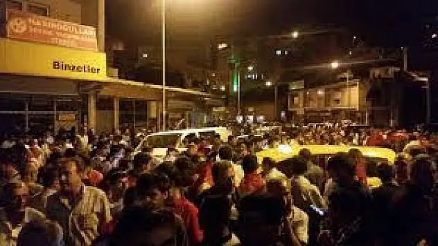 Bitlis Halkı Tüm Gece Ayaktaydı