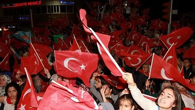 Çaldıran'da Halk Meydanlarda