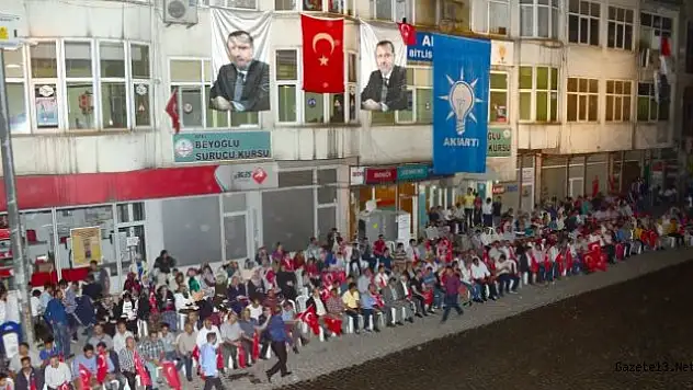 Bitlis Merkez Ve İlçeler'de Halk Meydanlarda