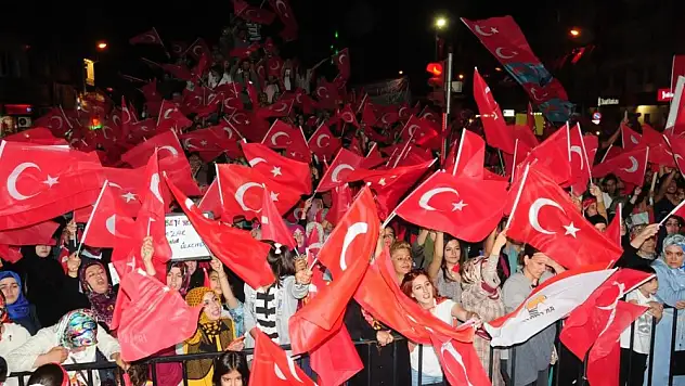 Birçok İl Ve ilçe'de Demokrasi Nöbeti Devam Ediyor