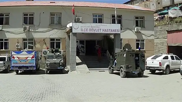 Hakkari'de Emniyet Binasına Saldırı 2 Polis Yaralı