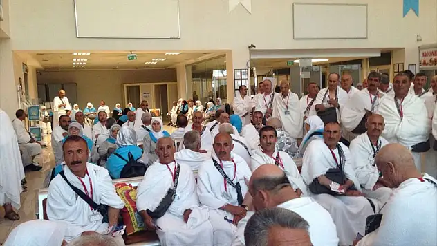 Van'da Hacı Adayları Kutsal Topraklara Uğurlandı