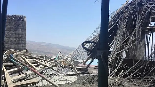 Bingöl'de İnşaat İskelesi Çöktü: 5 Yaralı