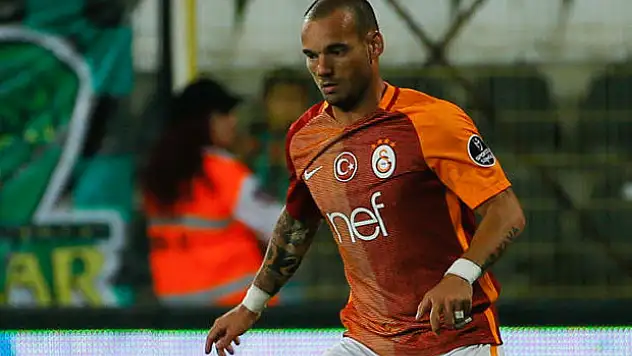 Sneijder'dan Eski Hocalarına Gönderme