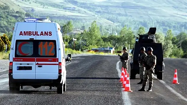 Van'da Devriye Yapan Polis Aracına Bombalı Saldırı