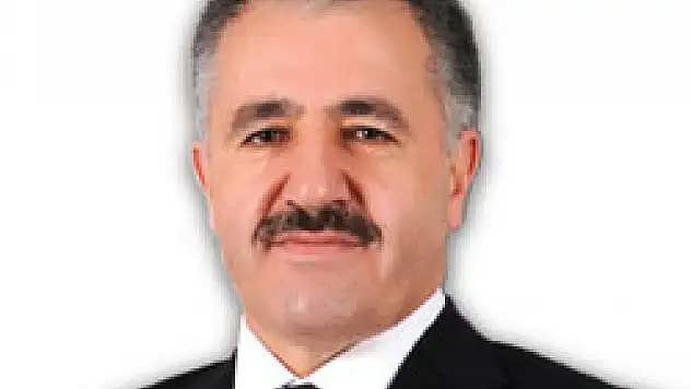 Ahmet ARSLAN 65. Hükümette Ulaştırma Bakanı Sevinçle Karşılandı