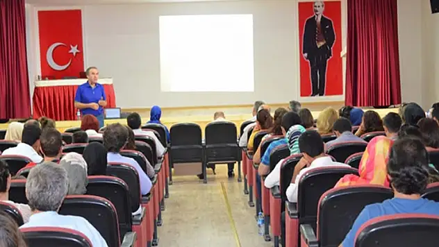 Hakkari'ye Atanan Öğretmenlere Öğrencileriyle iletişimi için Kürtçe Eğitimi