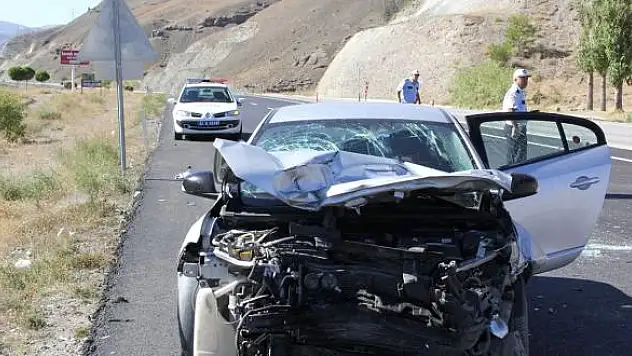 Erzincan'da Çarpışan İki Otomobil Kazasında 9 Yaralı