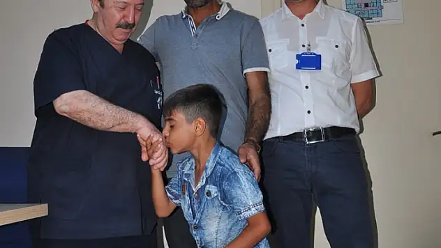 Doğuştan Yürüyemeyen Çocuk İlk Adımlarını 6 Yaşında Atabildi