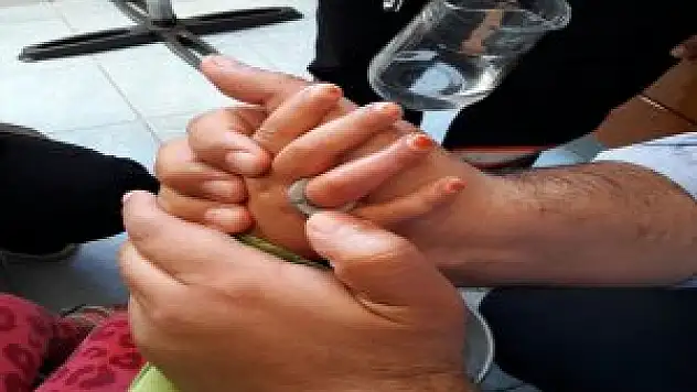 5 Yaşındaki Çocuğun Pula Sıkışan Parmağını İtfaiye Çıkardı