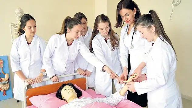 5 bin TL ödemeyen staj yapamıyor