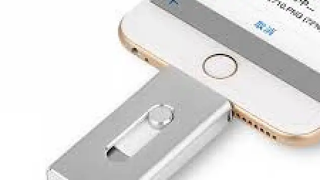 Apple, Geleneksel USB Portlarını Gömmeye Hazıranıyor !