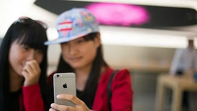 Çapkın Çinli Kız 20 adet iPhone Sayesinde Ev Sahibi Oldu