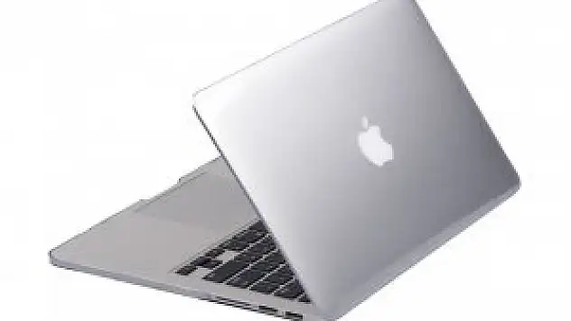 Apple'ın Yeni MacBook Pro'su, Sınıfta Kaldı!