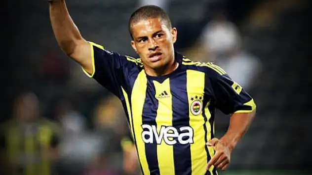 Eski Fenerbahçeli yıldız Alex de Souza Van Persie'ye geçmiş olsun mesajı yayımladı ?