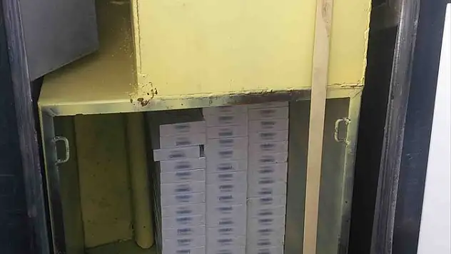 Yol uygulaması sonucu iki yolcu otobüsünden kaçak sigara yakalandı