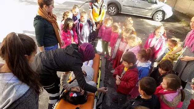 Artvin'de Yaşama Yol Ver kampanyasına miniklerden destek geldi