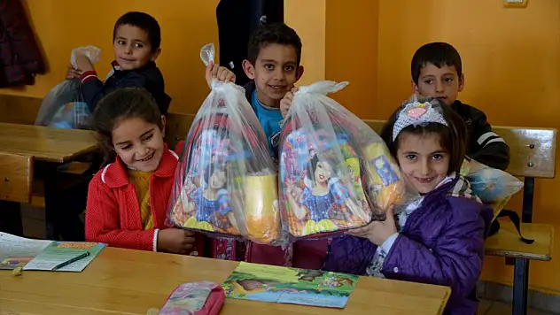 Terör Mağduru Öğrencilere Kırtasiye Yardımı