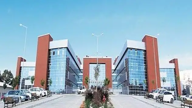 İzmir Araştırma Hastanesi'nde skandal ! Yangın tüpleri boş çıktı ?