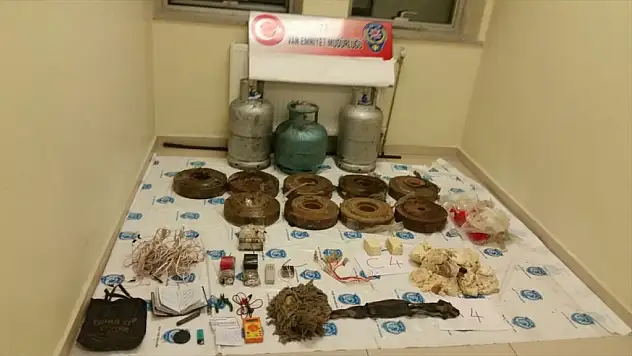Van'da bir bomba yüklü araç imha edildi