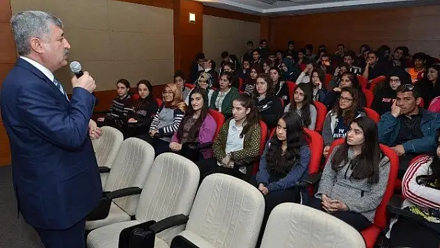 Gelecek Hepimizin Projesi ile gençlerle tecrübe paylaşmak