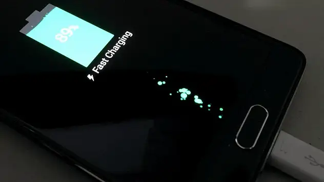 Quick Charge 4 ile beş dakika şarj edilen bir akıllı telefon ? Satışlar Rekor kırıyor !