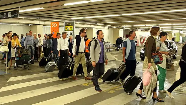 Yolculara müjde: Uçak seferlerinde rötar ya da iptalden tazminat alabilecek
