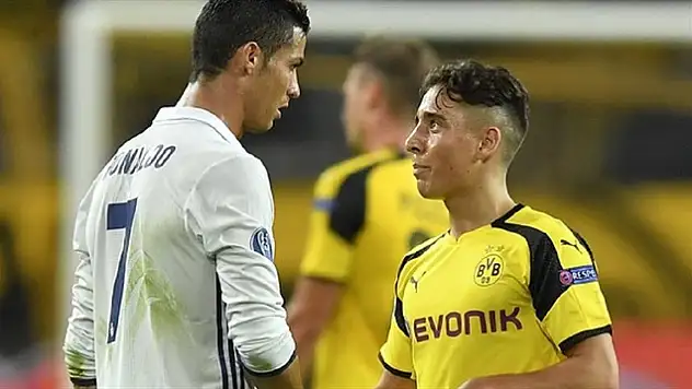 Ronaldo Emre Mor'a Formasını Hediye Etti