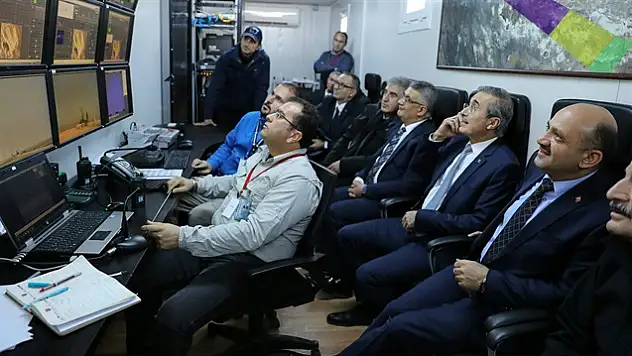 Milli Savunma Bakanı Fikri Işık,yerli füze Hisar'ın testini izledi