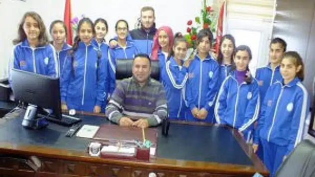 Hınıs Gençlik Hizmetleri ve Spor İl Müdürlüğü Kız Voleybol Takımı Emniyete Ziyaret