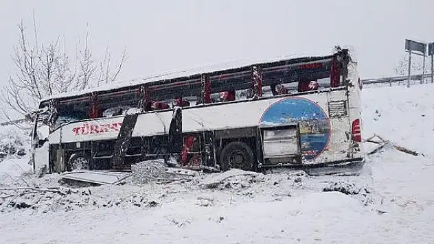 Sinop'ta yolcu otobüsü şarampole yuvarlandı 4 ölü, 27 yaralı var !