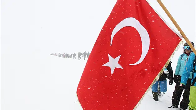 Biltlis Halkı Sarıkamış Şehitlerini Anıyor!