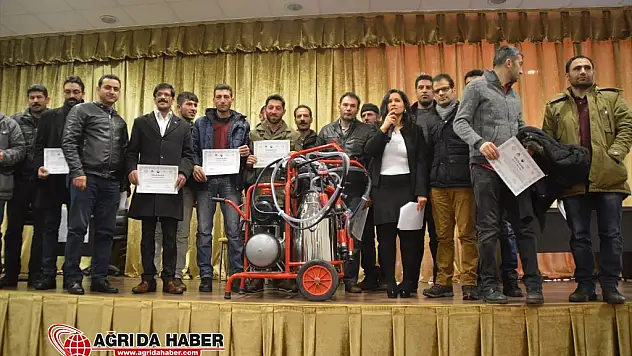 A.İ.Ç.Ü Eleşkirt'te Çiftçilere Sertifika Töreni Düzenledi