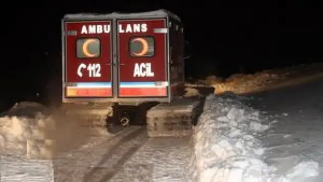 Yolu Kapanan Köyde Sancılanan Hamile Kadın Kurtarıldı