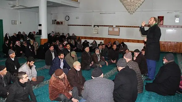 Umre Semineri Verildi