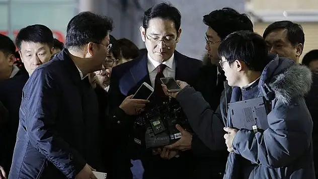 Samsung`un Başkan Yardımcısı Lee Jae-yong, rüşvet soruşturması kapsamında tutuklandı !