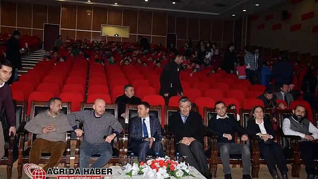Şehir Tiyatroları, Ağrı'da çocuk izleyiciyle buluştu