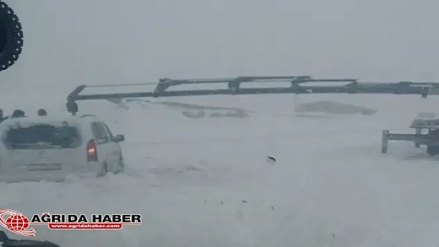 Ağrı Taşlıçay Karayolunda Trafik Kazası !