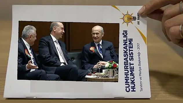 AKP'nin kitapçığında Devlet Bahçeli ayrıntısı