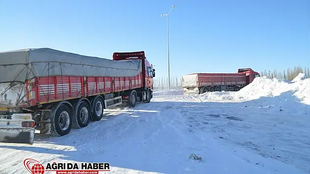 Ulaşıma Kapanan Ağrı-Erzurum karayolu Tekrar ulaşıma Açıldı