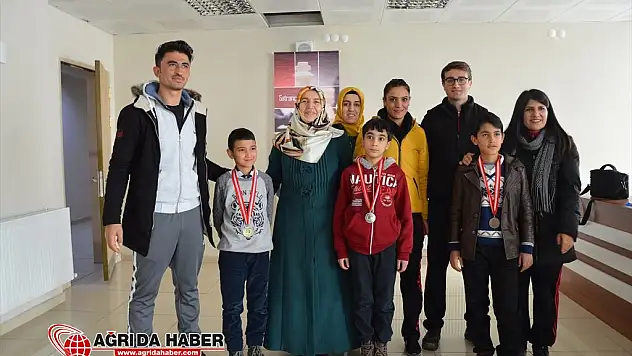 Doğubayazıt ilçesinde okullar arası satranç turnuvası yapıldı