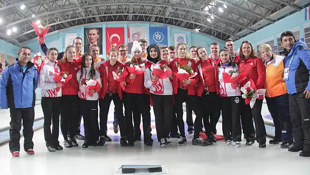 Curlingde Tarihi Başarı'ya Ulaştı