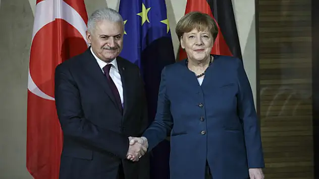 Türk ve Alman başbakanları bir araya geldi